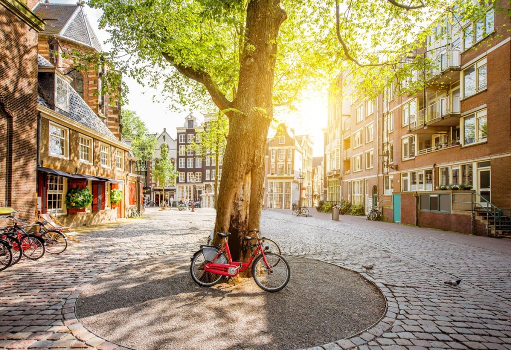 Grachten in Amsterdam: Wie sie entstanden und wie man sie heute erlebt