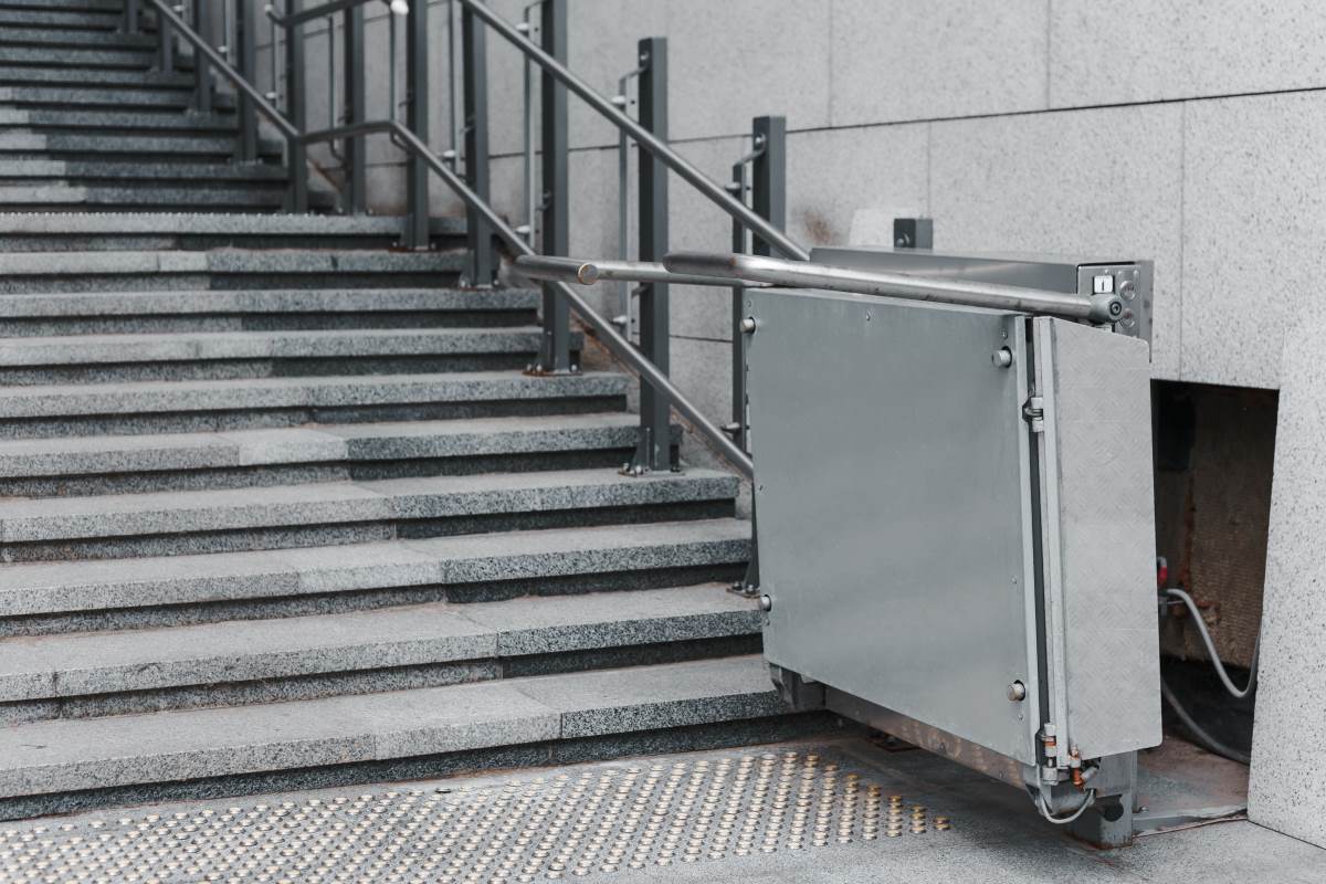 Treppenlift einbauen in Ostfriesland — Kosten, Förderung und